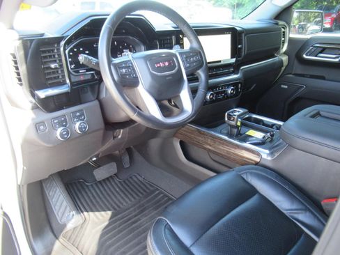 Used 2022 GMC Sierra 1500 Elevation w/ Preferred Package AWD/4WD image 16