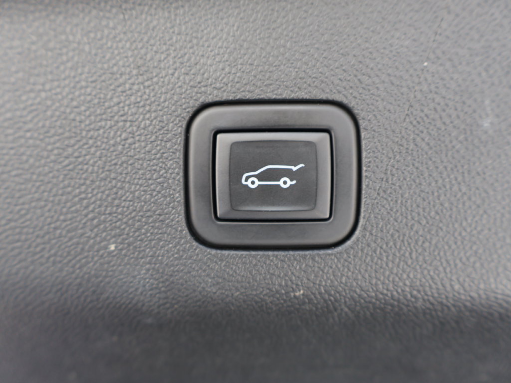 Used 2024 GMC Yukon AT4 w/ AT4 Premium Package AWD/4WD image 8