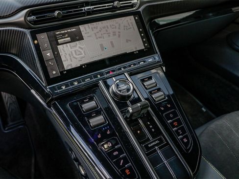 New 2025 Aston Martin V8 Vantage Coupe image 26