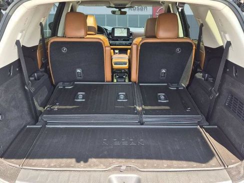 Certified 2025 Nissan Pathfinder Platinum FWD image 27