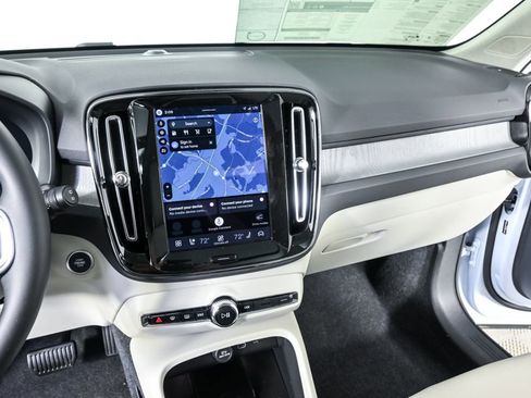 New 2026 Volvo XC40 B5 Plus w/ Protection Package Premier AWD/4WD image 12