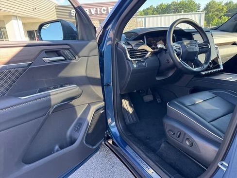 Used 2025 GMC Acadia Denali FWD image 15