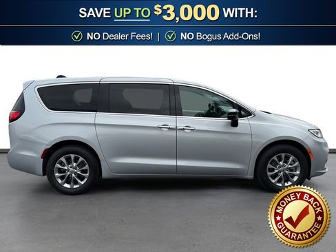 Used 2024 Chrysler Pacifica Touring-L AWD/4WD image 8