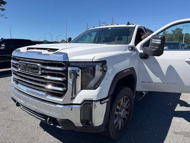Used 2024 GMC Sierra 2500 SLE w/ SLE Value Package; AWD/4WD image 1