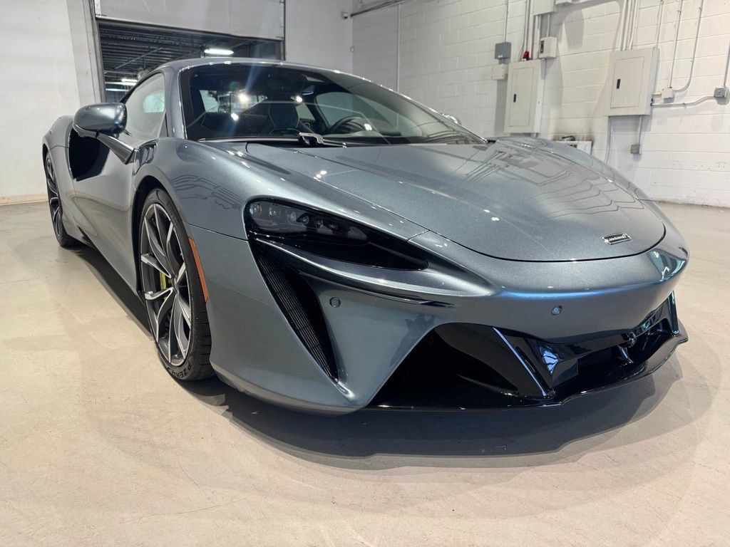 Used 2023 McLaren Artura RWD image 10