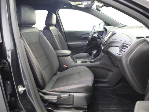Used 2022 Chevrolet Equinox RS w/ LPO, Floor Liner Package image 9