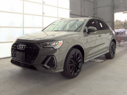 Used 2020 Audi Q3 2.0T Premium Plus w/ Premium Plus Package AWD/4WD image 2
