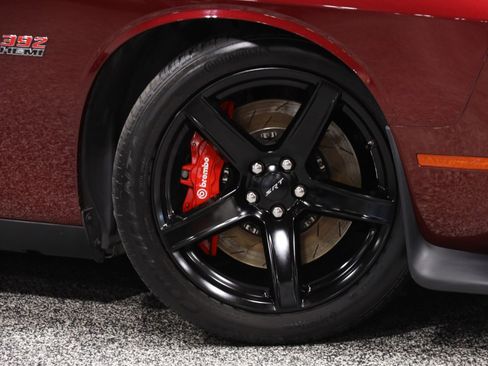 Used 2018 Dodge Challenger SRT w/ Technology Group RWD image 4