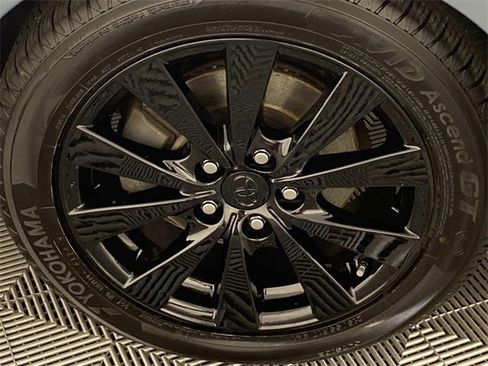 Used 2011 Toyota Avalon Limited image 25