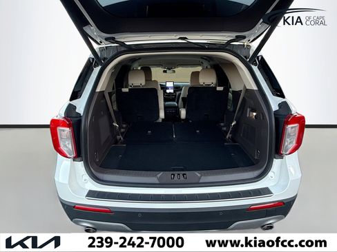 Used 2022 Ford Explorer Platinum w/ Technology Package image 12