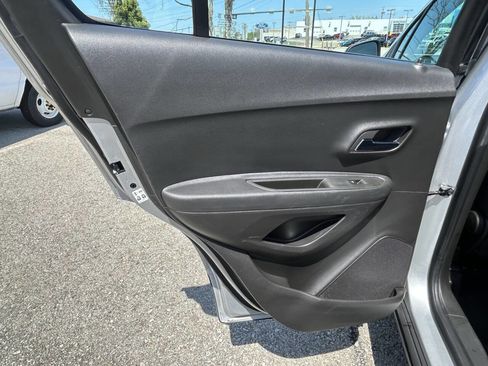 Used 2017 Chevrolet Trax LS FWD image 21
