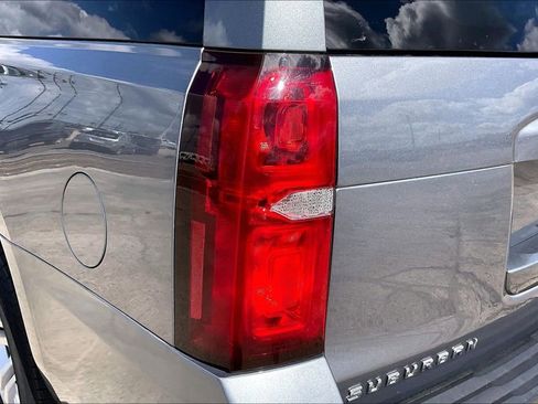 Used 2018 Chevrolet Suburban LT RWD image 20