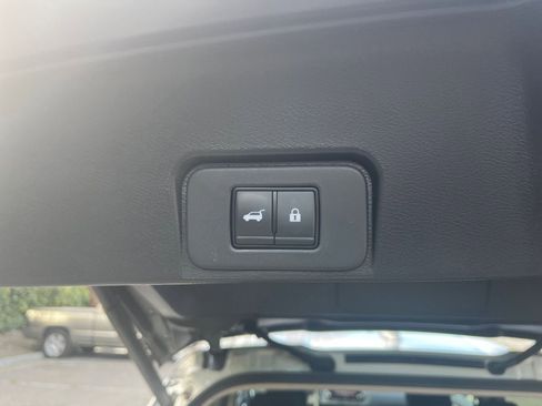 Used 2025 Nissan Rogue SV image 23