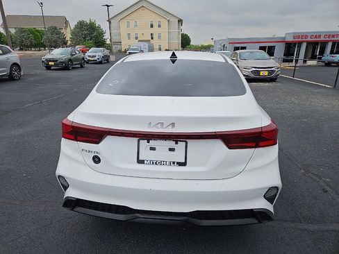 Used 2023 Kia Forte LXS FWD image 4