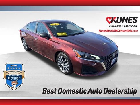 Used 2025 Nissan Altima 2.5 SV image 1