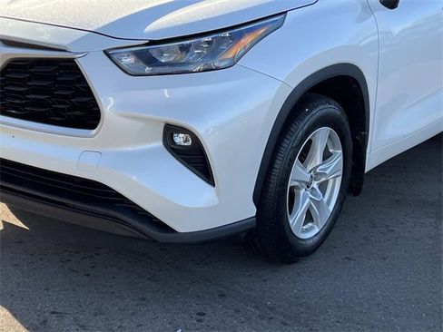 Used 2020 Toyota Highlander LE image 8