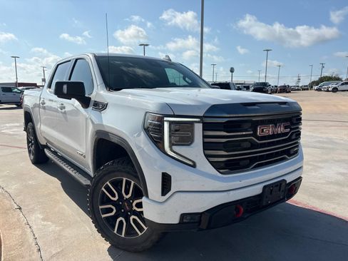 Used 2022 GMC Sierra 1500 AT4 w/ AT4 Preferred Package AWD/4WD image 3