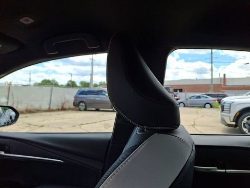 Used 2025 Toyota Camry SE FWD image 17