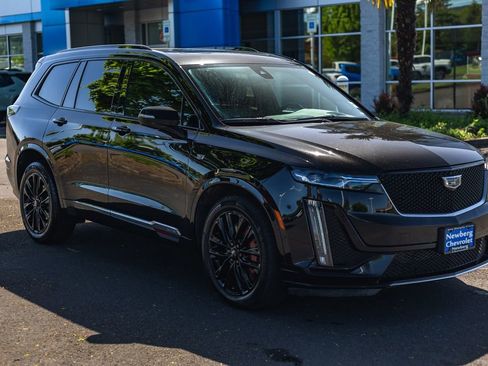 Used 2024 Cadillac XT6 Sport w/ LPO, Red Accent Package AWD/4WD image 6
