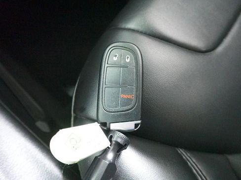 Used 2019 Jeep Cherokee Latitude Plus image 32