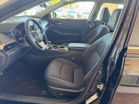 Used 2025 Nissan Altima 2.5 SV image 28