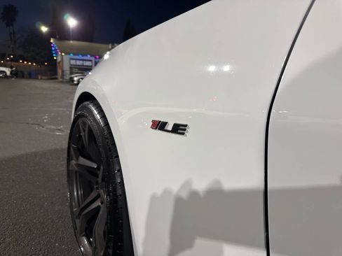 Used 2018 Chevrolet Camaro SS RWD image 9