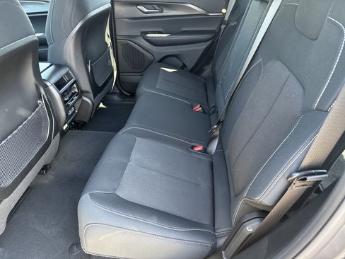 New 2025 Jeep Grand Cherokee Laredo w/ Luxury Tech Group I image 6