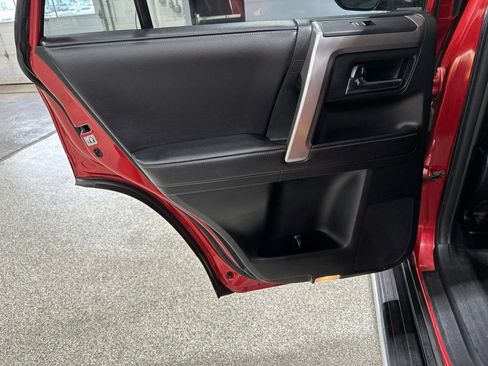 Used 2016 Toyota 4Runner SR5 AWD/4WD image 14