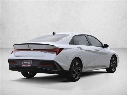 Certified 2025 Hyundai Elantra SEL FWD image 5