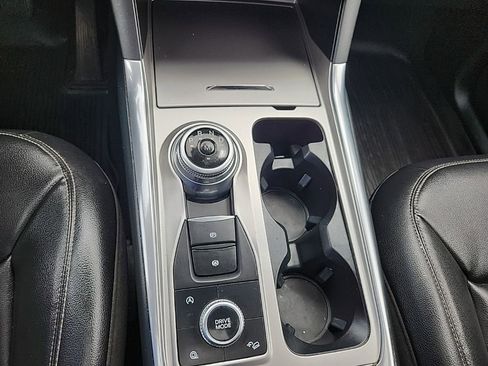 Used 2020 Ford Explorer XLT w/ Equipment Group 202A AWD/4WD image 24