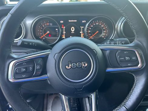 Certified 2018 Jeep Wrangler Unlimited Sahara w/ Cold Weather Group AWD/4WD image 15