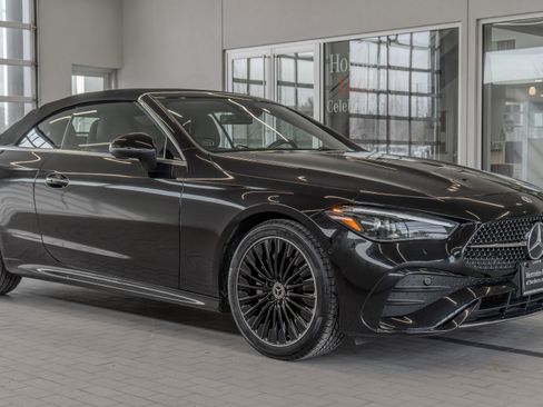 Certified 2025 Mercedes-Benz CLE 300 4MATIC Cabriolet image 37