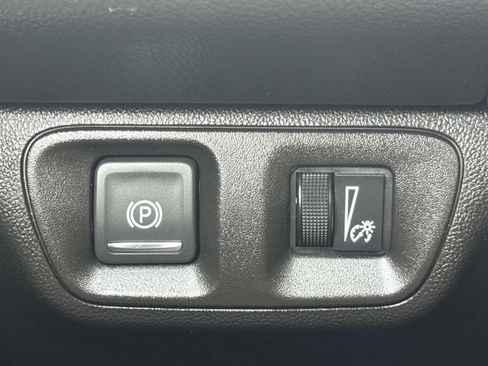 Used 2023 GMC Acadia SLE w/ Driver Convenience Package FWD image 17