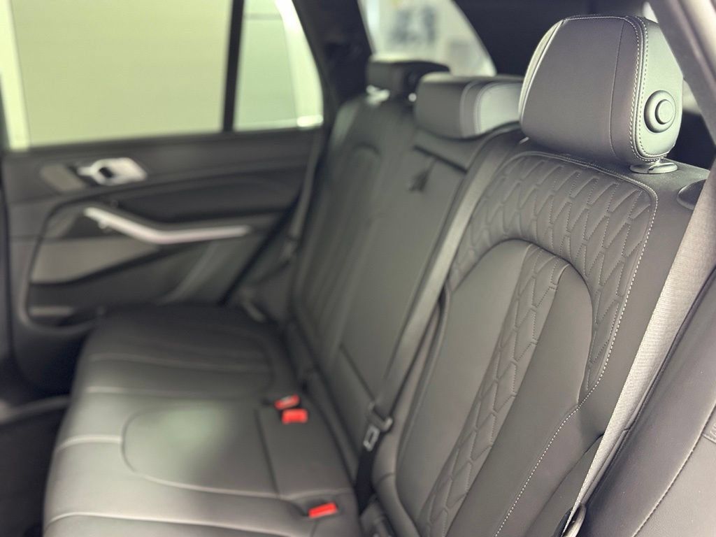 Used 2024 BMW X5 M60i AWD/4WD image 27