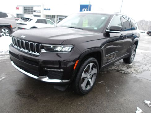 Used 2023 Jeep Grand Cherokee L Limited image 3