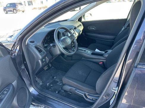 Used 2017 Honda HR-V LX image 2