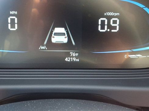 Certified 2025 Hyundai Venue SEL FWD image 20
