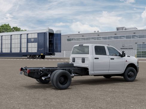 New 2026 RAM 3500 Tradesman AWD/4WD image 24