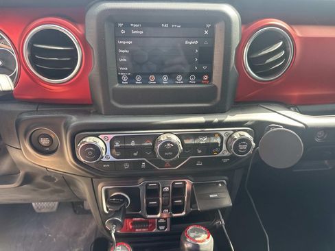 Used 2021 Jeep Wrangler Unlimited Rubicon w/ Cold Weather Group AWD/4WD image 25