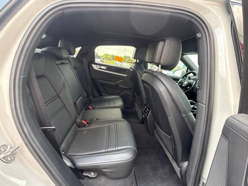 Used 2024 Porsche Cayenne S AWD/4WD image 31