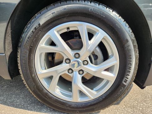 Used 2018 Chevrolet Equinox Premier FWD image 19