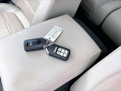 Used 2018 Honda CR-V Touring image 10