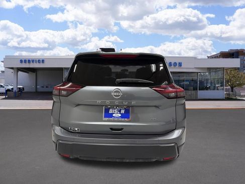 Used 2025 Nissan Rogue SV w/ SV Premium Package AWD/4WD image 4