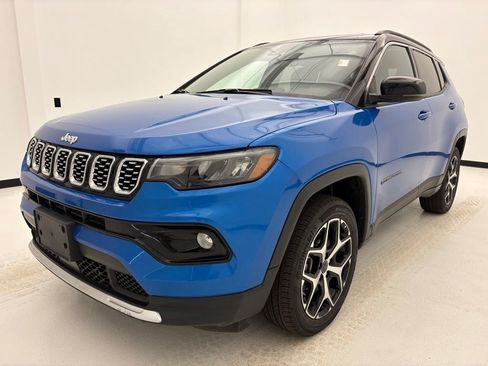 Used 2025 Jeep Compass Limited AWD/4WD image 17