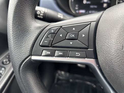 Used 2023 Nissan Versa SV FWD image 15