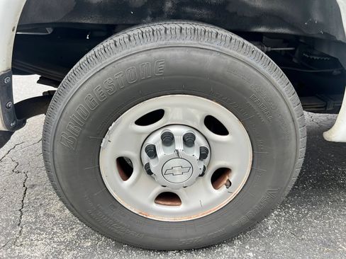 Used 2019 Chevrolet Express 2500 RWD image 13