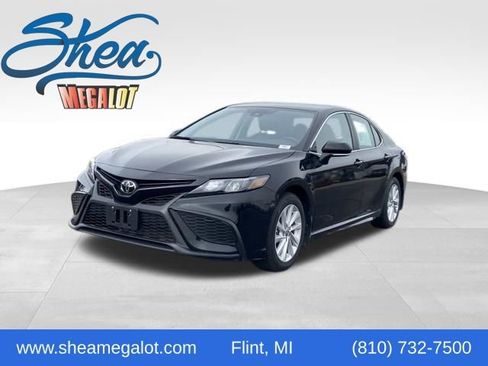 Used 2023 Toyota Camry SE FWD image 1
