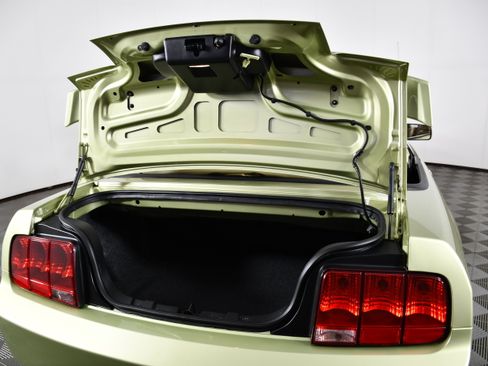 Used 2006 Ford Mustang GT RWD image 48
