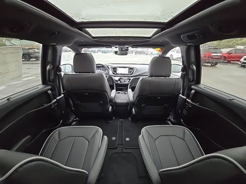 New 2026 Chrysler Pacifica Limited w/ S Appearance Package FWD image 21