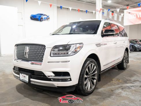 Used 2018 Lincoln Navigator Select w/ Technology Package image 3